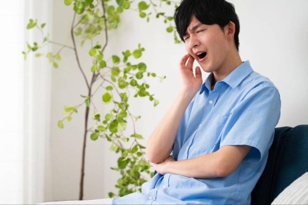 親知らず 横向き
